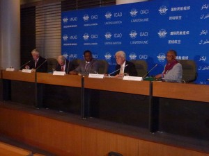 Jeff Poole, Tony Tyler, Olumuyima Benard Aliu, Raymond Benjamim et Angela Gittens Photo: Philippe Cauchi 