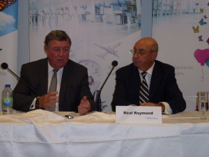 Jim Cherry, pdg d'Aéroports de Montréal et Réal Raymond, président du Conseil. Photo: Philippe Cauchi. 