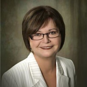 L'Honorable Judy M. Foote.