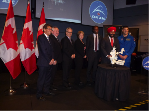 Sherry Romanado, Gerg Fergus, Navdeep Bains et Jeremy Hansen. Photo: Philippe Cauchi.