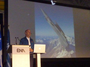 Yves Rossi devant un Mirage IIIC. Photo: Philippe Cauchi. 