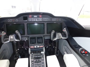 Suite avionique Garmin G3000 du HondaJet HA-420. Photo: Philippe Cauchi.