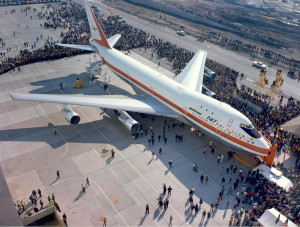 La sortie d'atelier du Boeing 747-100 'City of Everett'.