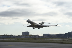 Vol inaugural du Bombardier Global 7000 à Downview. Photo: Bombardier Aéronautique.